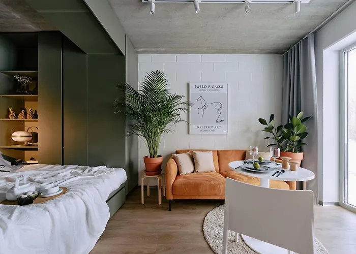 Campus House By Larsen Hotel *