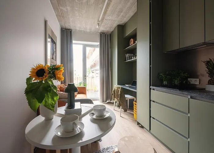 Campus House By Larsen Otel *